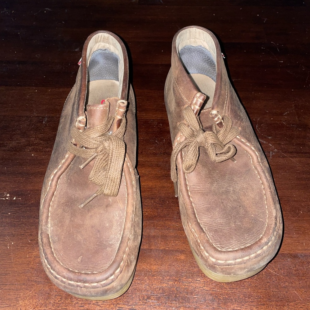 Brown Clark’s shoes size 8